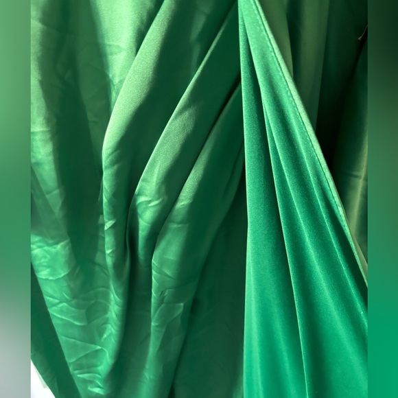 Mac Duggal Emerald Green Long Dress. Perfect for mother of bride - Picture 7 of 9